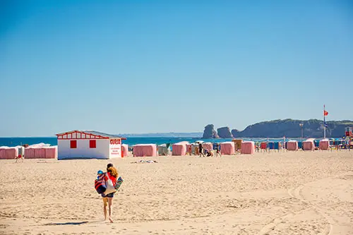 Uitzicht op het strand van Hendaye aan de Atlantische Kust van Frankrijk.