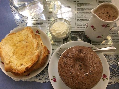 Chocoladeproducten bij bij Cazenave in Bayonne.