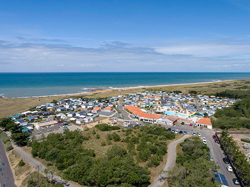 Luchtfoto van een camping in Les Sables d'Olonne, Frankrijk.