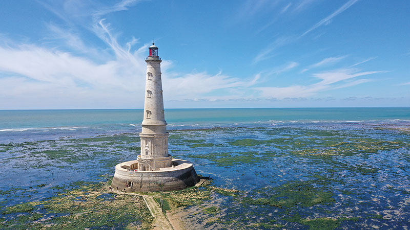 De vuurtoren Phare de Cordouan aan de Atlantische Kust in Frankrijk.